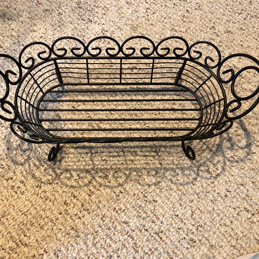 Black metal (wrought iron look) Bread Basket